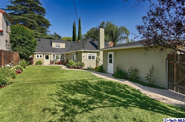 1915 Cañada Boulevard Glendale, CA 91208 - Photo 39 of 42 a front view of a house with garden