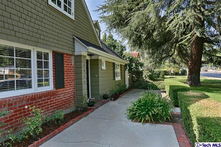 1915 Cañada Boulevard Glendale, CA 91208 - Photo 7 of 42 a front view of a house with garden