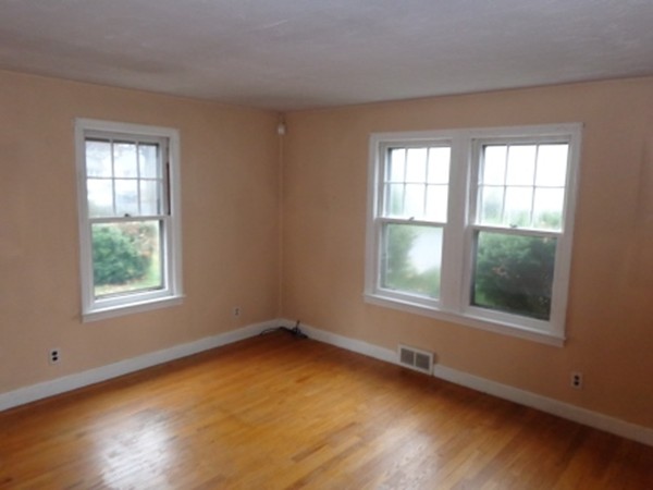 330 Commonwealth Avenue Springfield, MA 01108 - Photo 6 of 12 Gallery Image 6