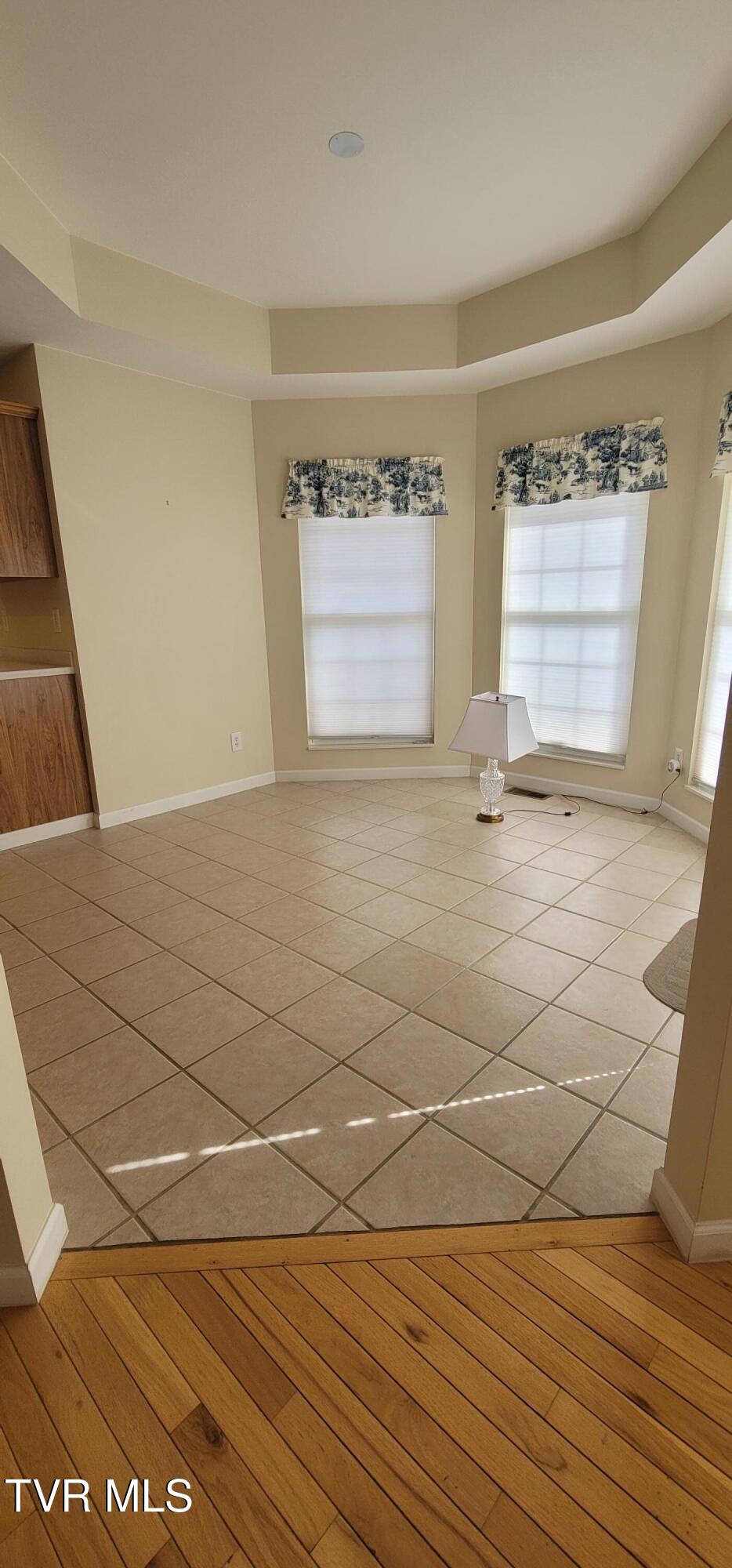 392 Reynolds Road Elizabethton, TN 37643 - Photo 13 of 43 20251108_112346
