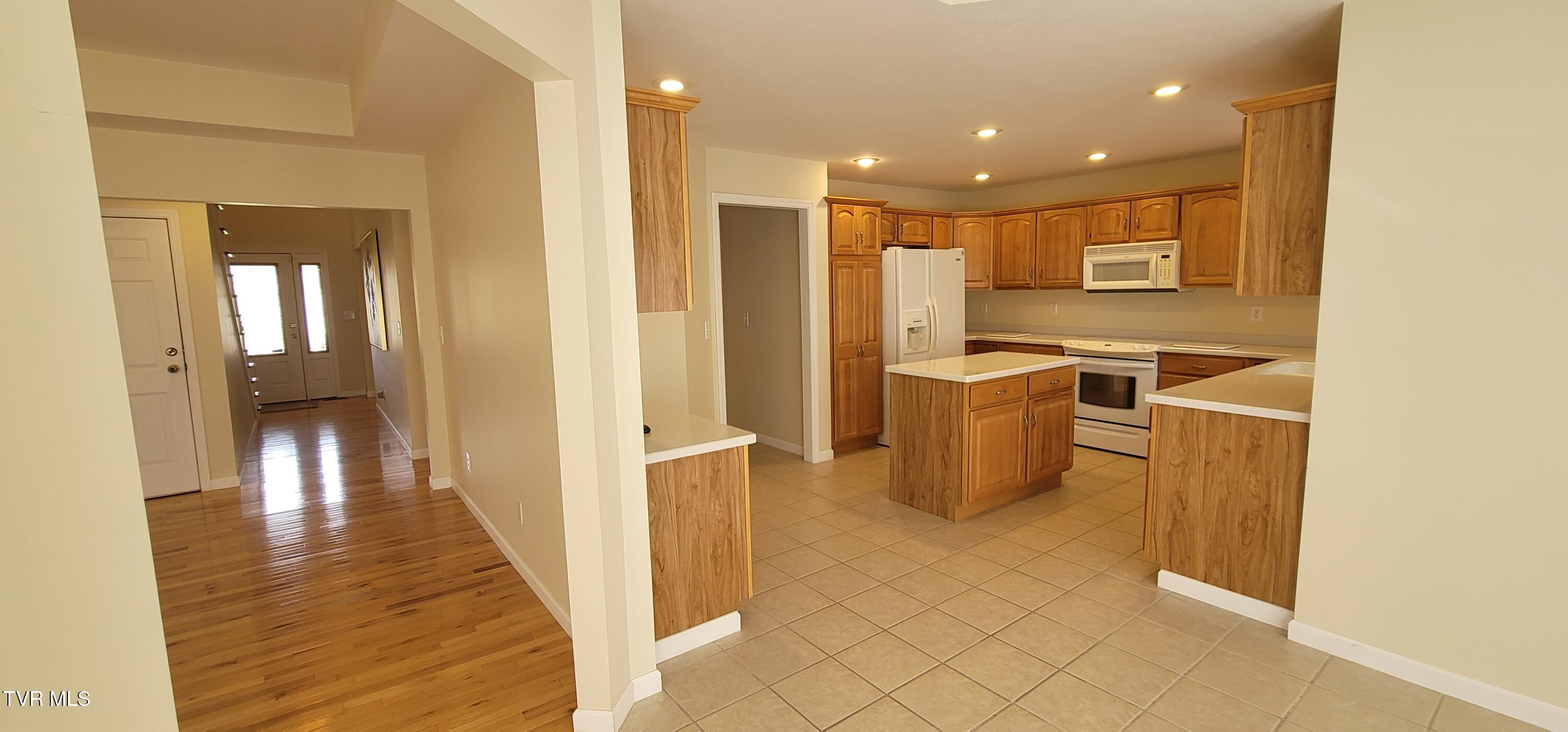 392 Reynolds Road Elizabethton, TN 37643 - Photo 15 of 43 20251108_112421