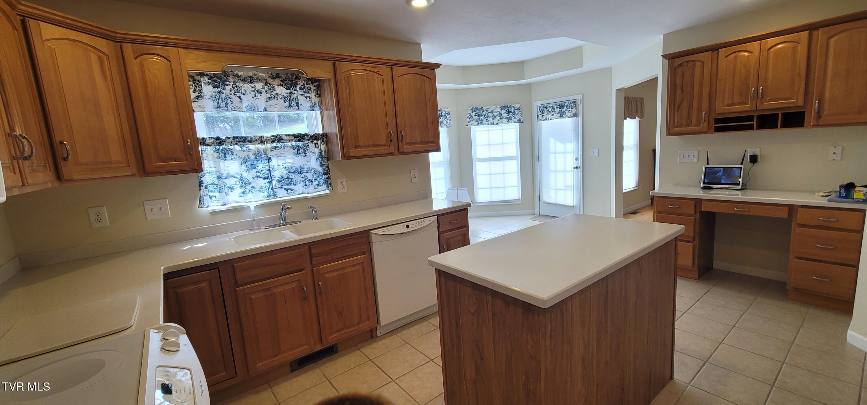 392 Reynolds Road Elizabethton, TN 37643 - Photo 16 of 43 20251108_112603