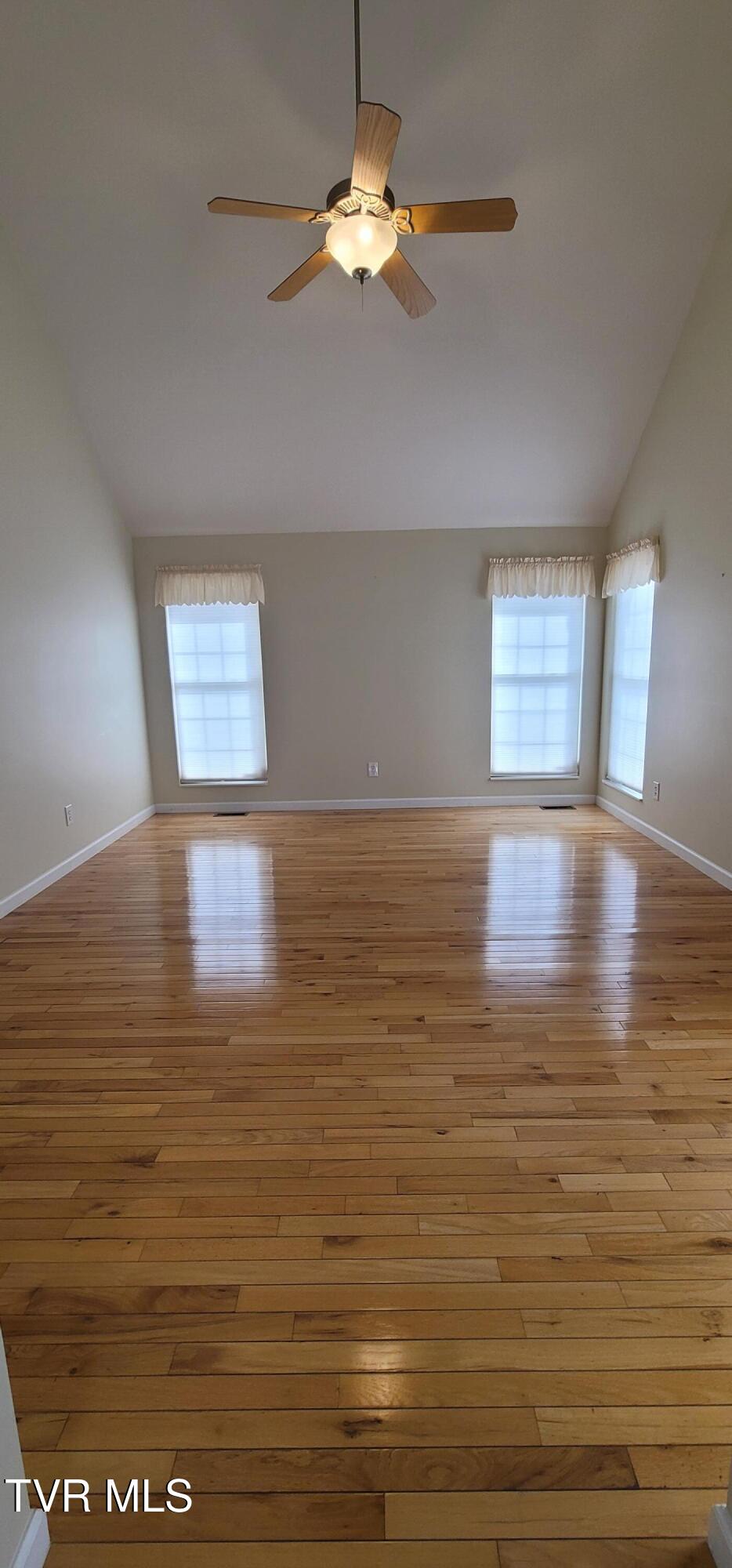 392 Reynolds Road Elizabethton, TN 37643 - Photo 19 of 43 20251108_112246