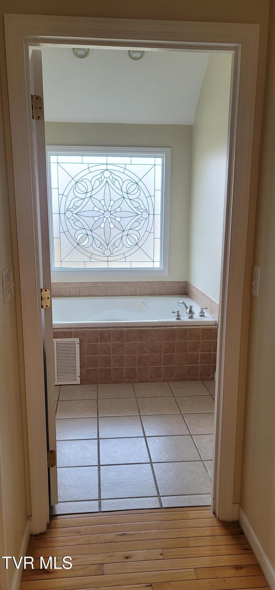 392 Reynolds Road Elizabethton, TN 37643 - Photo 21 of 43 20251108_111907