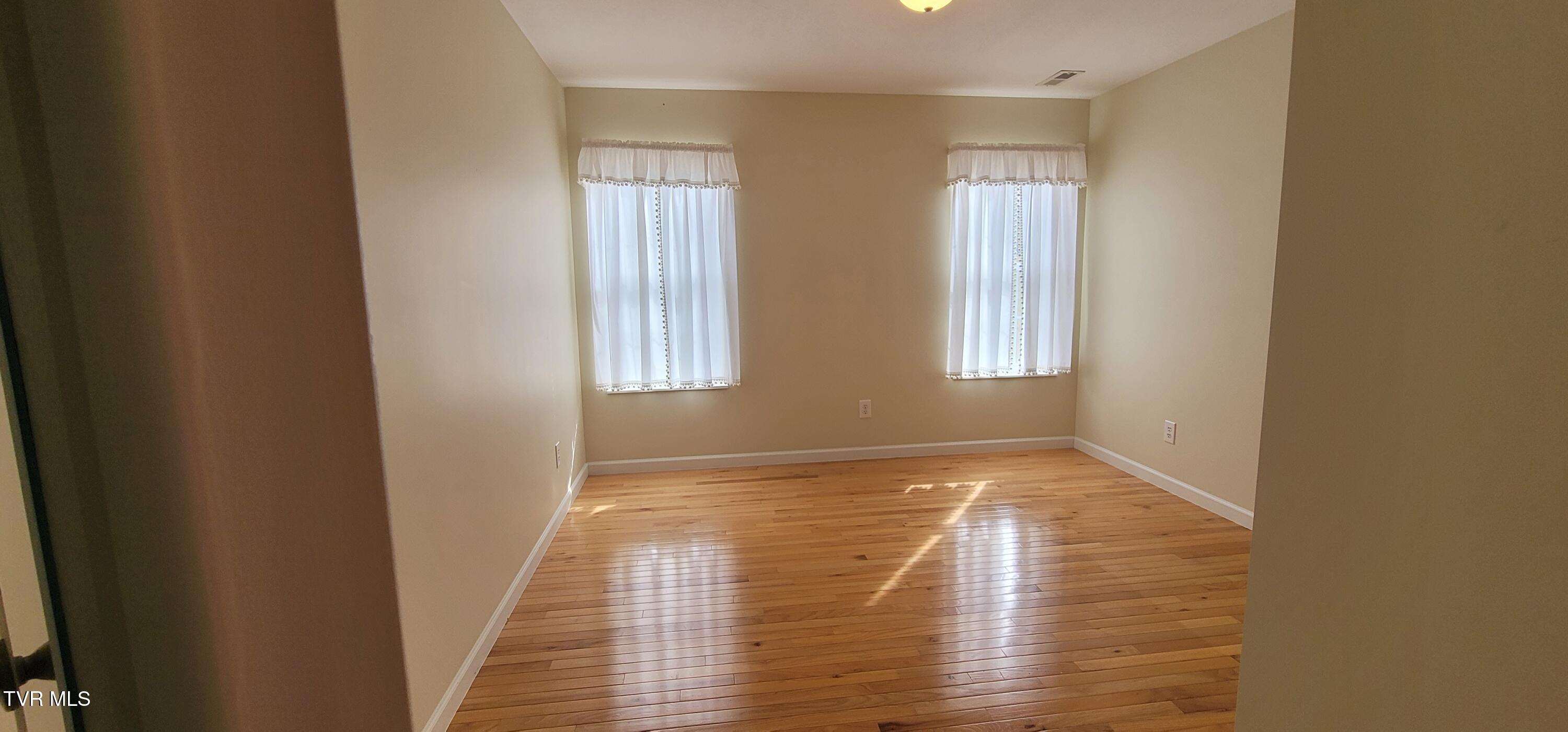 392 Reynolds Road Elizabethton, TN 37643 - Photo 30 of 43 20251108_113901