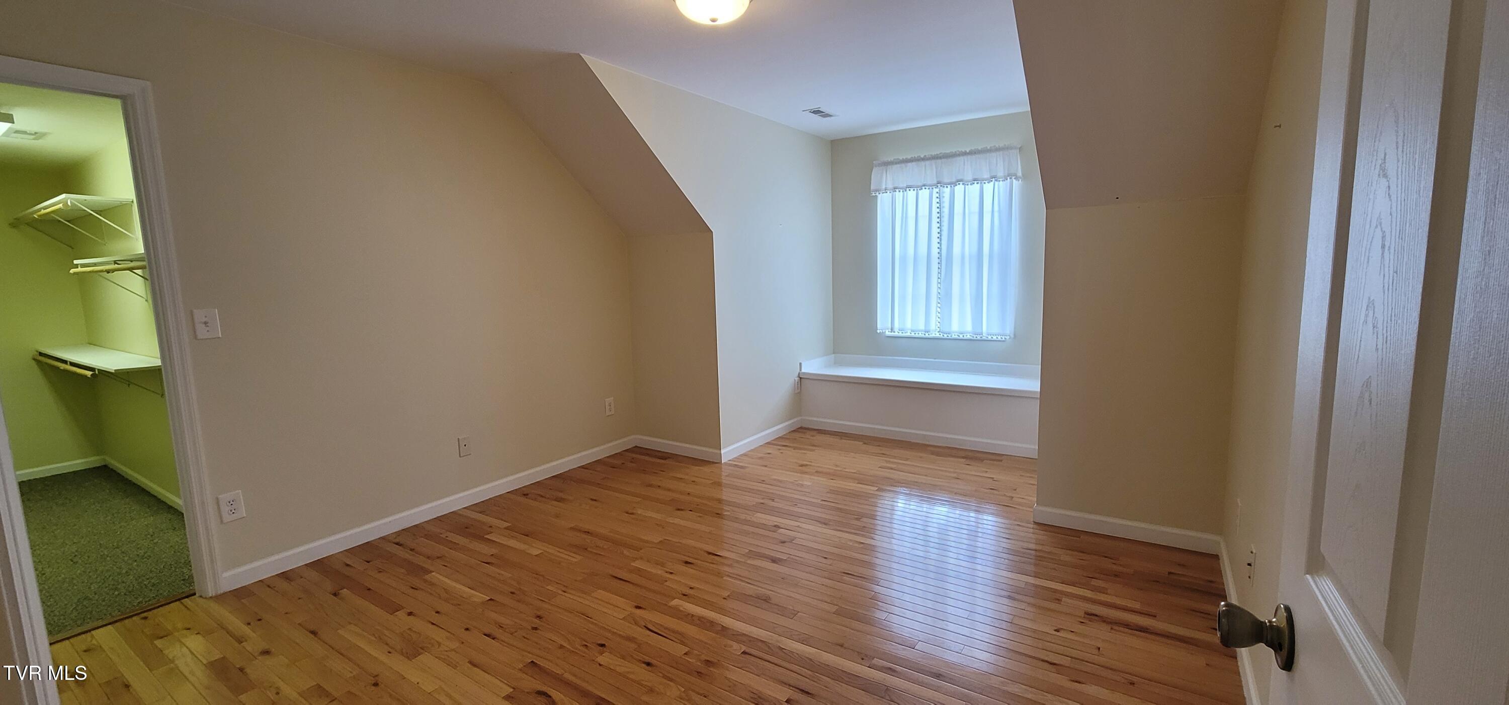 392 Reynolds Road Elizabethton, TN 37643 - Photo 31 of 43 20251108_113658