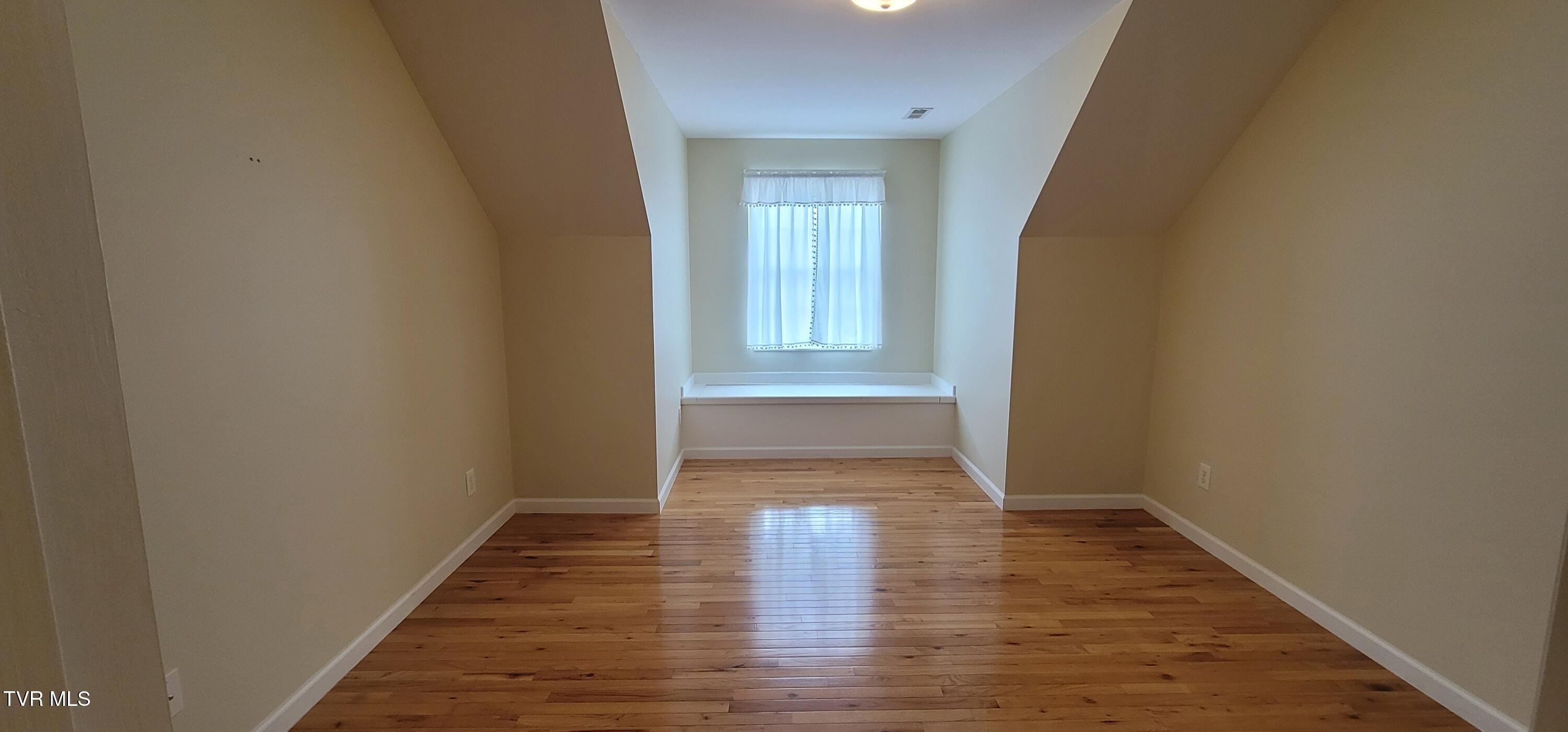 392 Reynolds Road Elizabethton, TN 37643 - Photo 34 of 43 20251108_113434