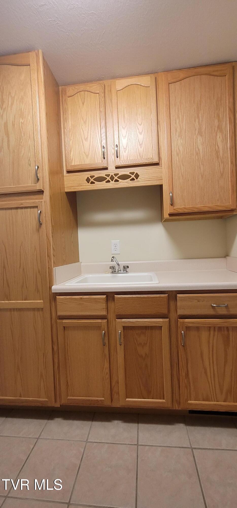 392 Reynolds Road Elizabethton, TN 37643 - Photo 36 of 43 20251108_112827