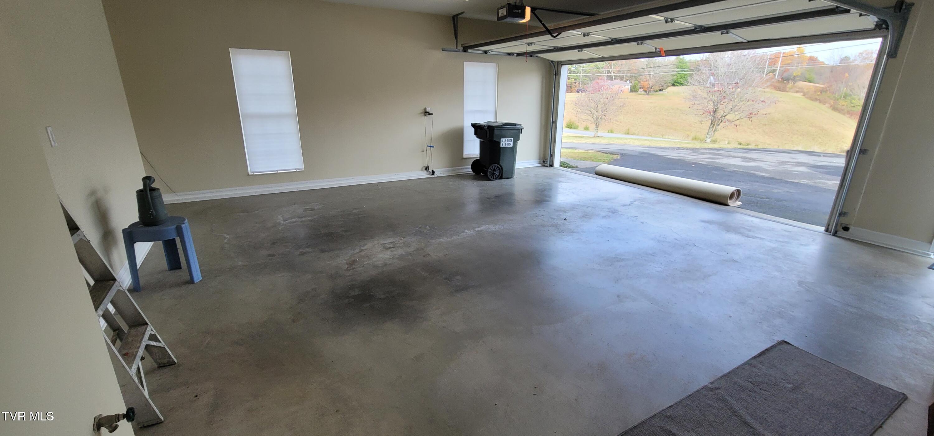 392 Reynolds Road Elizabethton, TN 37643 - Photo 38 of 43 20251108_114810