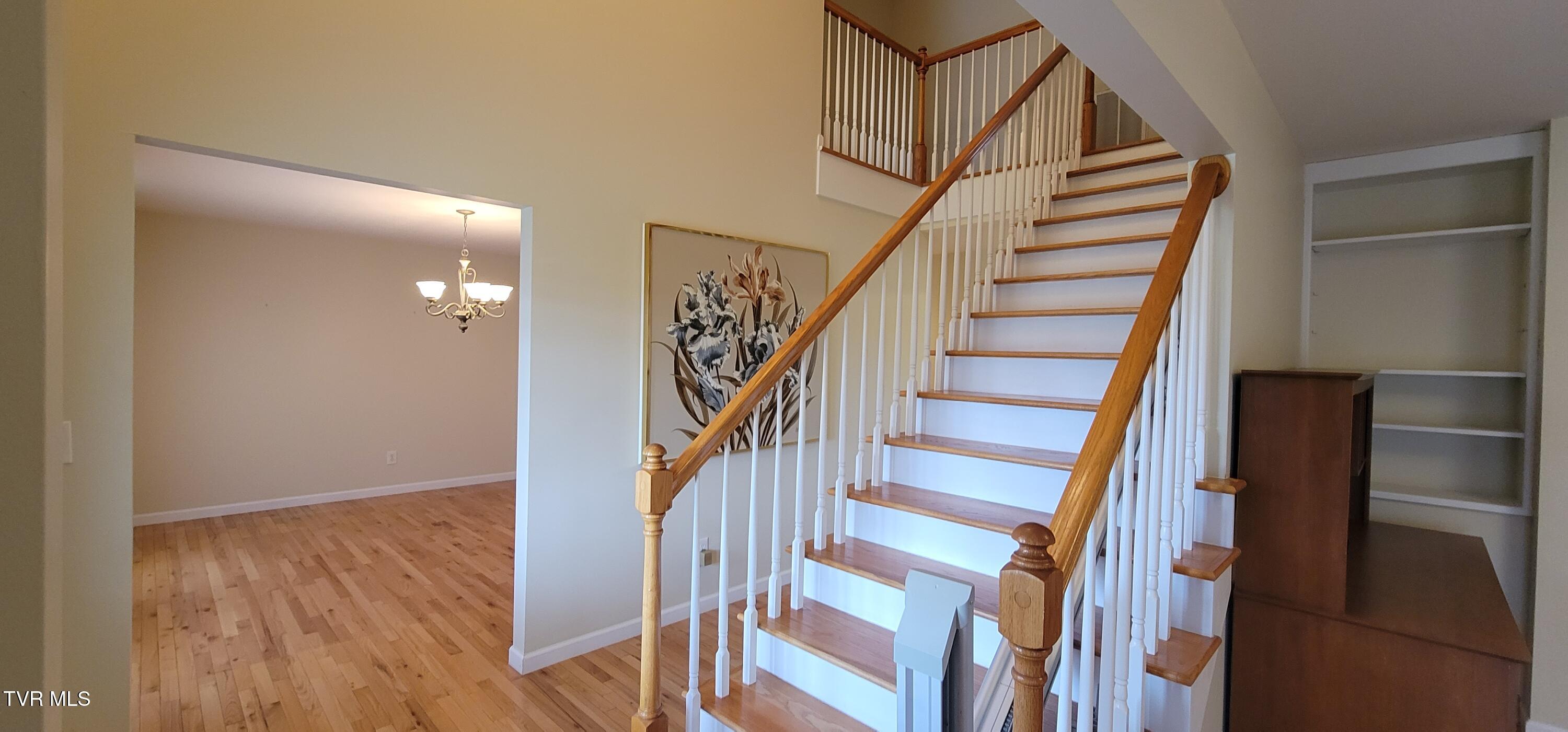 392 Reynolds Road Elizabethton, TN 37643 - Photo 4 of 43 20251108_113252