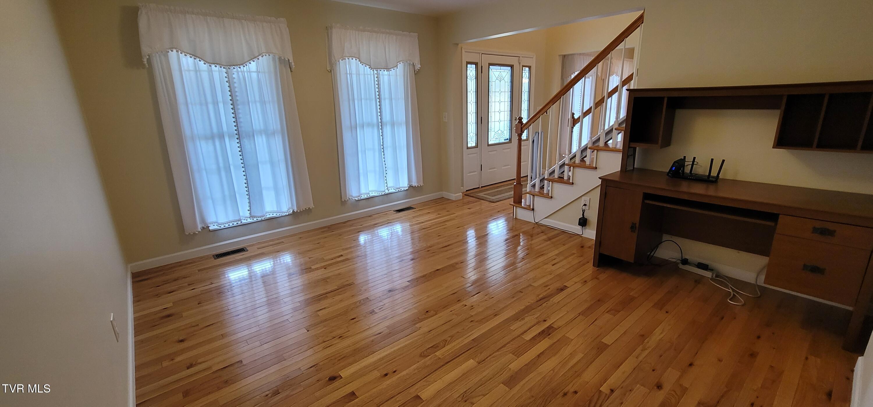 392 Reynolds Road Elizabethton, TN 37643 - Photo 8 of 43 20251108_113217