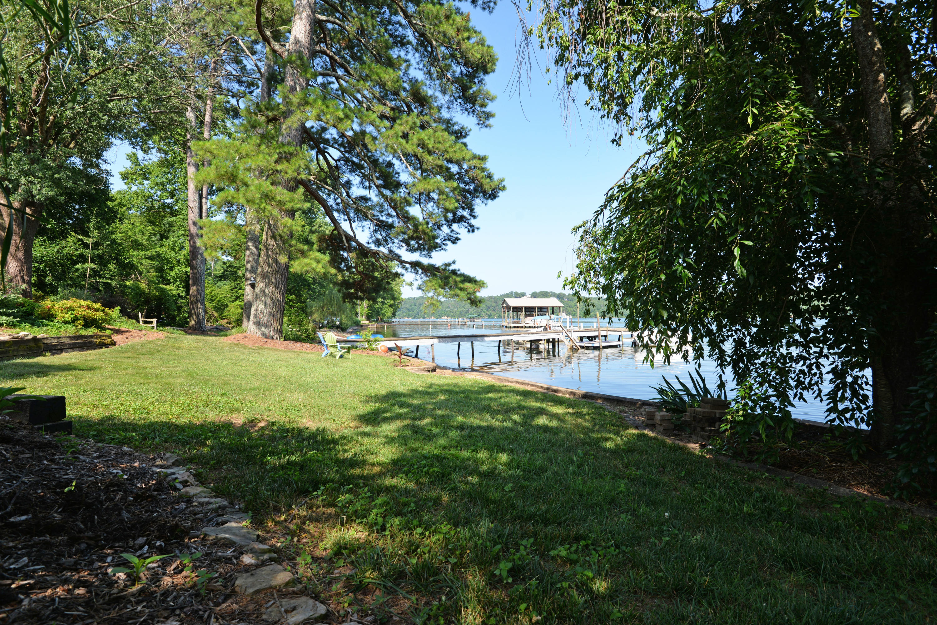 5720 Vincent Road Chattanooga, TN 37416 - Photo 54 of 64 Yard from the right