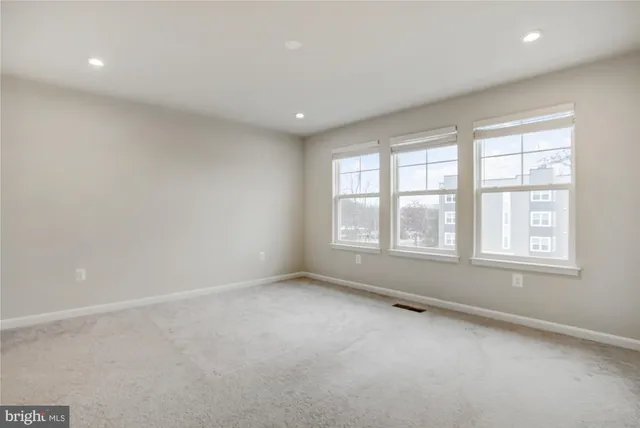 $3,400 | 4016 Shire Meadow Lane, Triangle, VA 22172