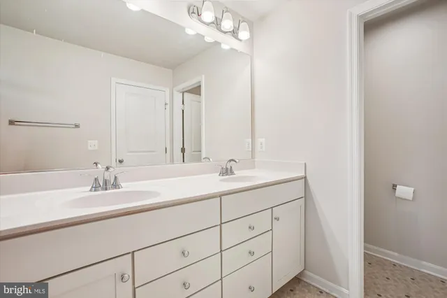 $3,400 | 4016 Shire Meadow Lane, Triangle, VA 22172