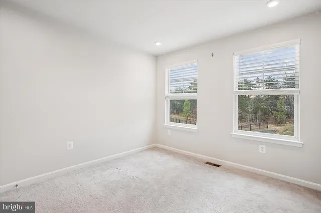 $3,400 | 4016 Shire Meadow Lane, Triangle, VA 22172