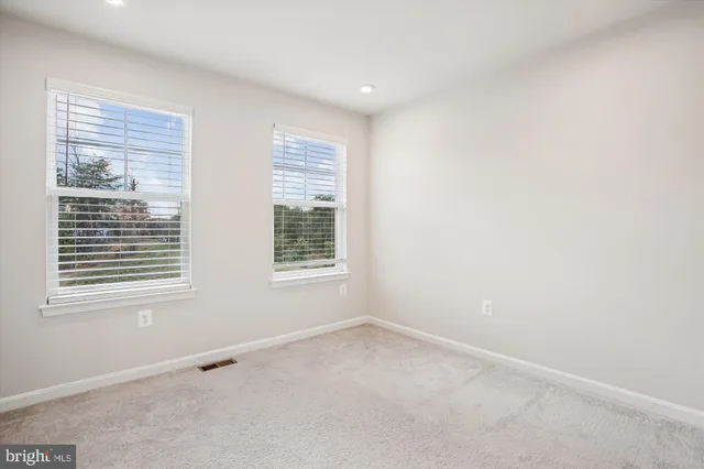 $3,400 | 4016 Shire Meadow Lane, Triangle, VA 22172