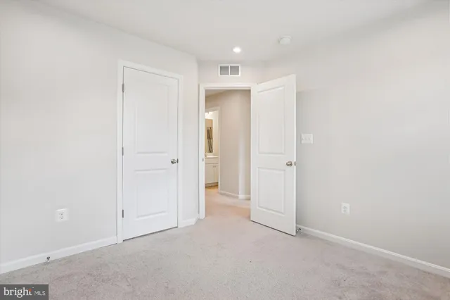 $3,400 | 4016 Shire Meadow Lane, Triangle, VA 22172