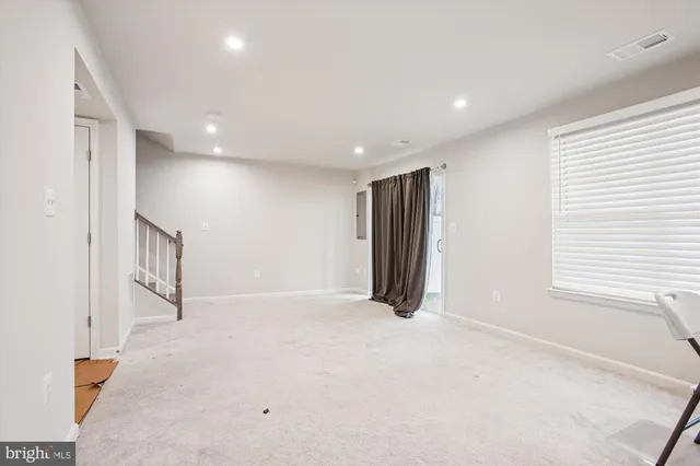 $3,400 | 4016 Shire Meadow Lane, Triangle, VA 22172