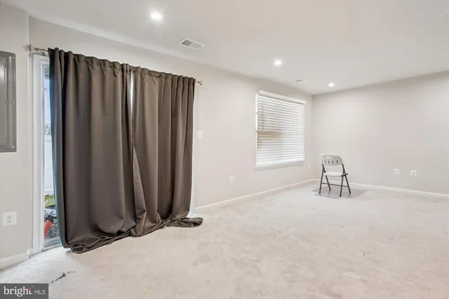 $3,400 | 4016 Shire Meadow Lane, Triangle, VA 22172