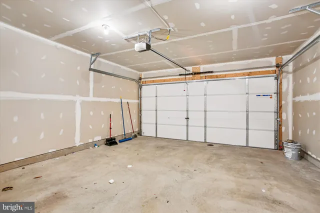 $3,400 | 4016 Shire Meadow Lane, Triangle, VA 22172