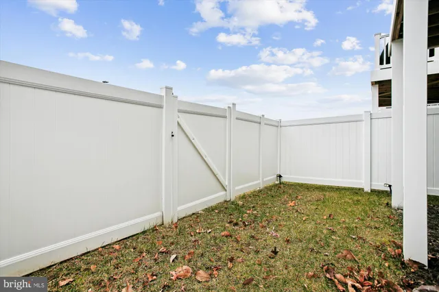 $3,400 | 4016 Shire Meadow Lane, Triangle, VA 22172