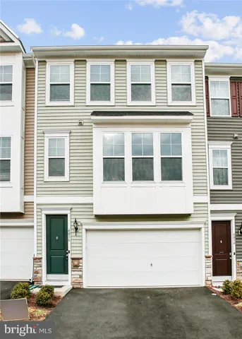 $3,400 | 4016 Shire Meadow Lane, Triangle, VA 22172