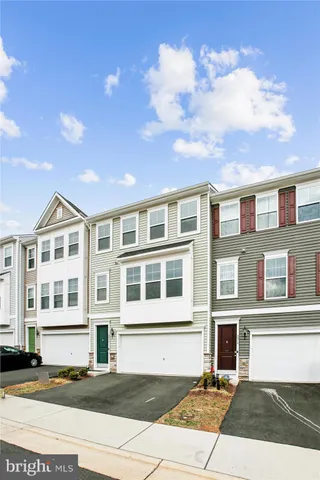 $3,400 | 4016 Shire Meadow Lane, Triangle, VA 22172