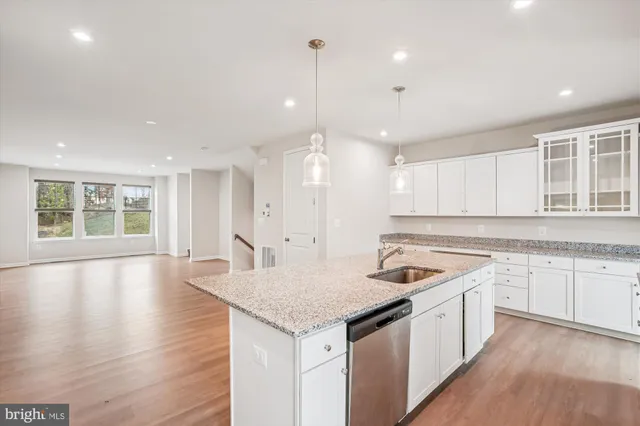 $3,400 | 4016 Shire Meadow Lane, Triangle, VA 22172