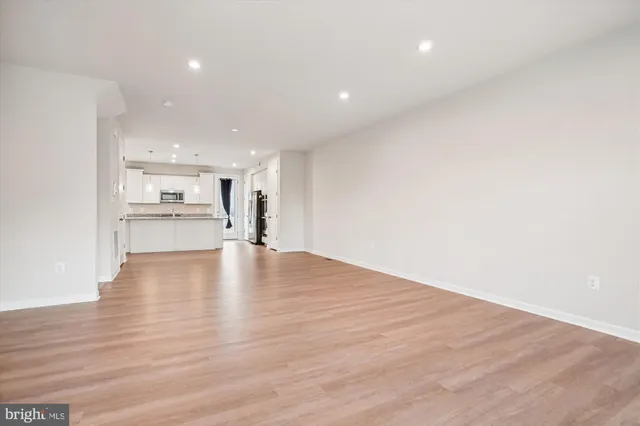 $3,400 | 4016 Shire Meadow Lane, Triangle, VA 22172