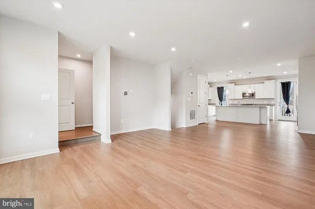 $3,400 | 4016 Shire Meadow Lane, Triangle, VA 22172