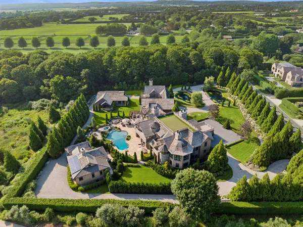 $600,000 | 254 Mitchell Lane, Bridgehampton, NY 11932