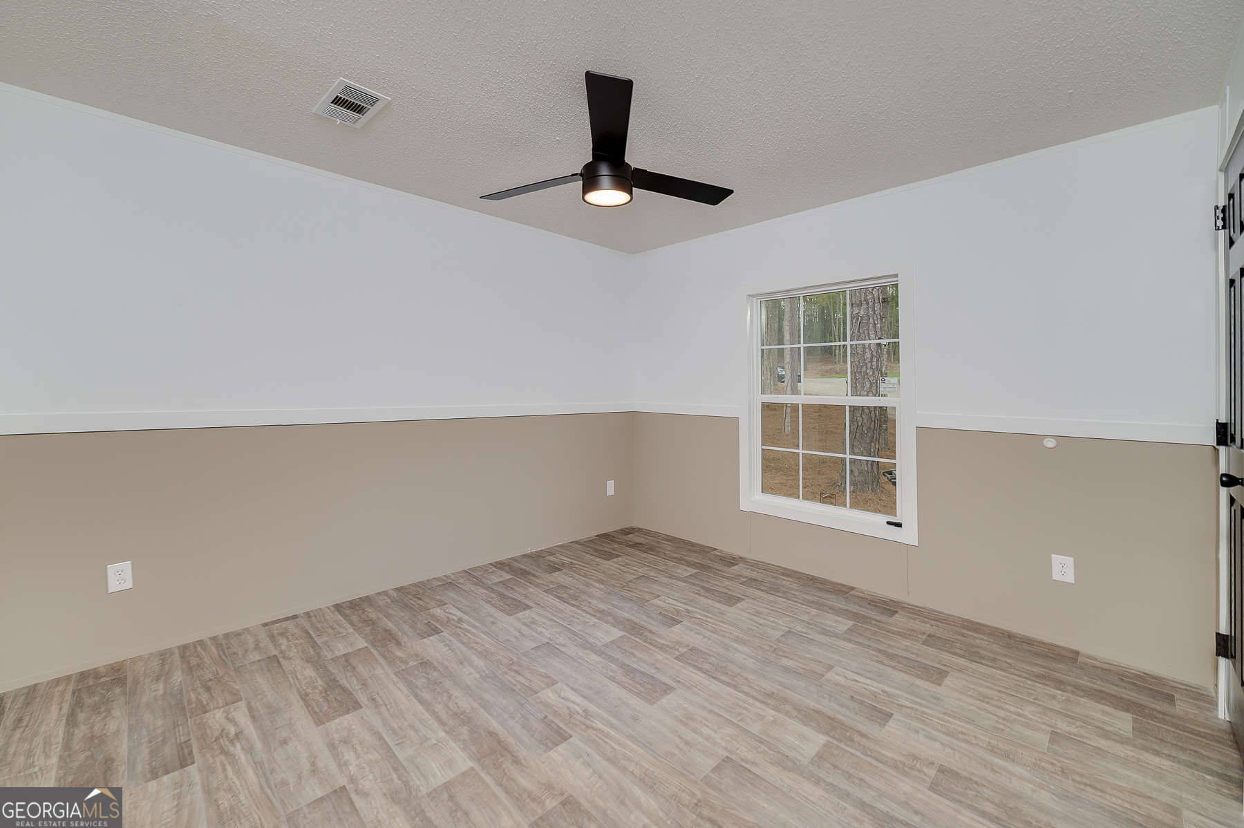 595 Barnetts Bridge Road Jackson, GA 30233 - Photo 33 of 47 an empty room with wooden floor cabinet and windows