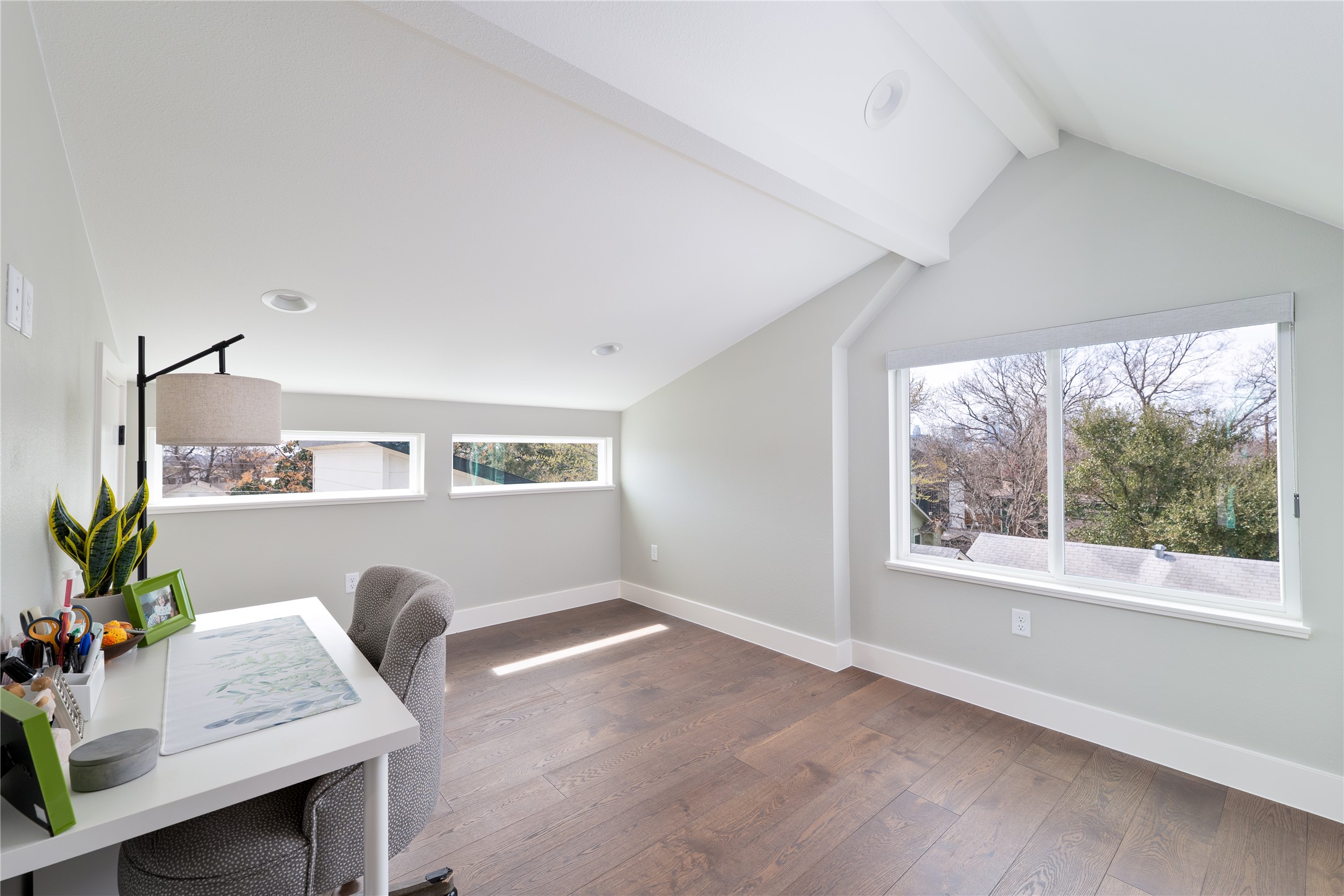 2004 Chestnut Avenue, Unit 1 Austin, TX 78722 - Photo 20 of 39 Third level primary bedroom