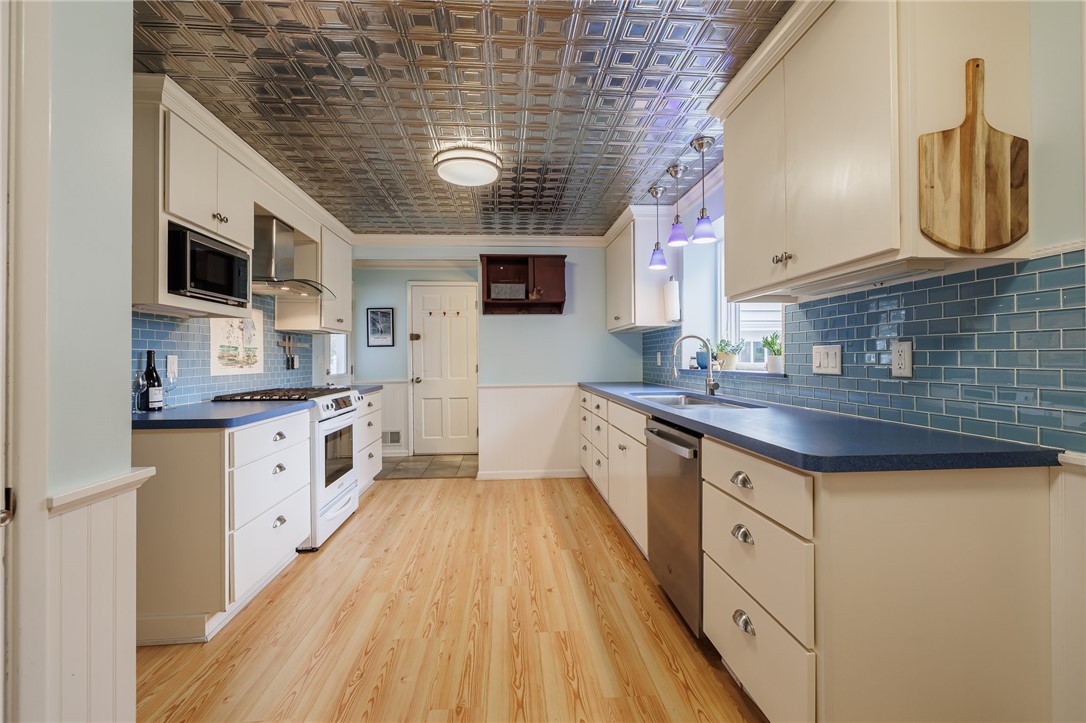 124 Parkmere Road Irondequoit, NY 14617 - Photo 11 of 37