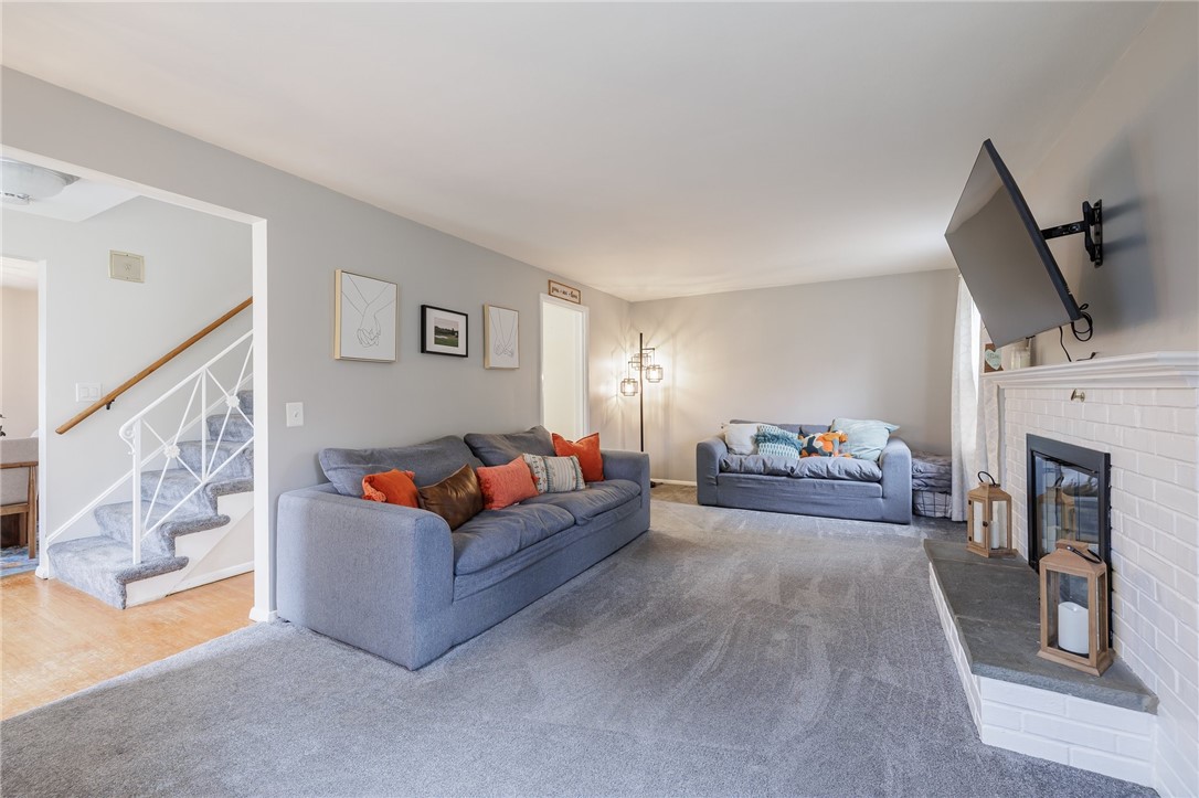 124 Parkmere Road Irondequoit, NY 14617 - Photo 3 of 37