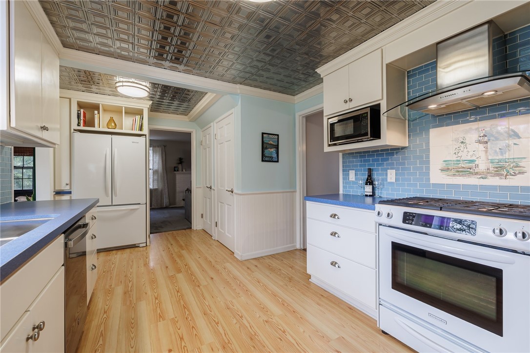 124 Parkmere Road Irondequoit, NY 14617 - Photo 10 of 37