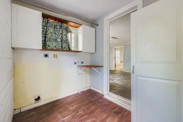a view of entryway with wooden floor