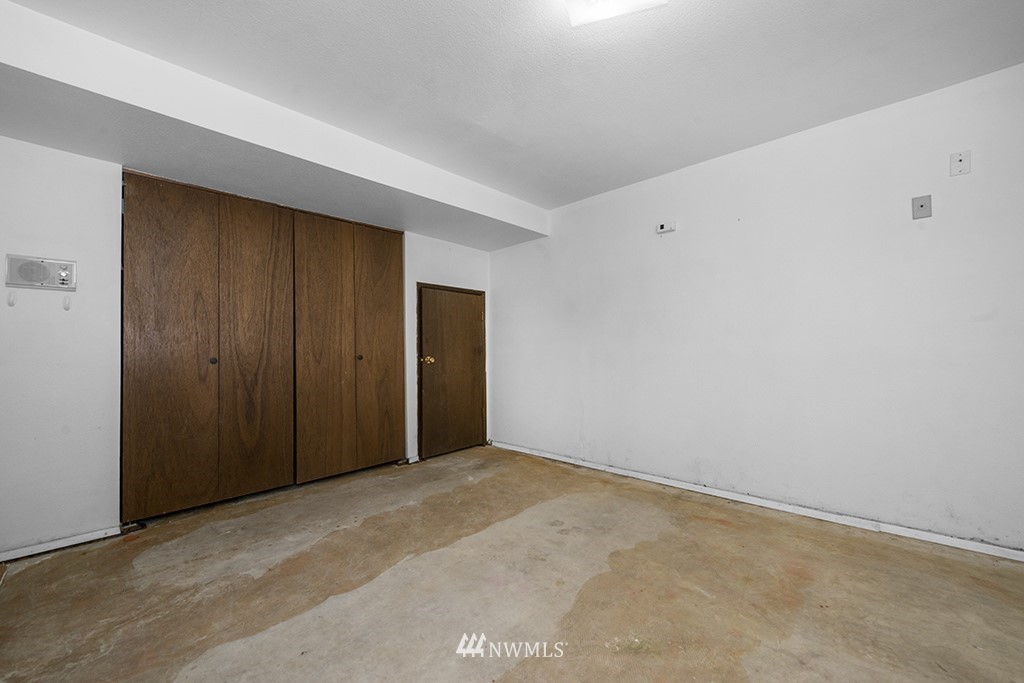 807 Union Street Northeast Renton, WA 98056 - Photo 22 of 38 a view of an empty room
