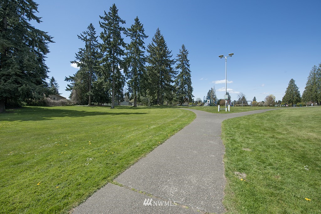 807 Union Street Northeast Renton, WA 98056 - Photo 32 of 38 a view of a golf course