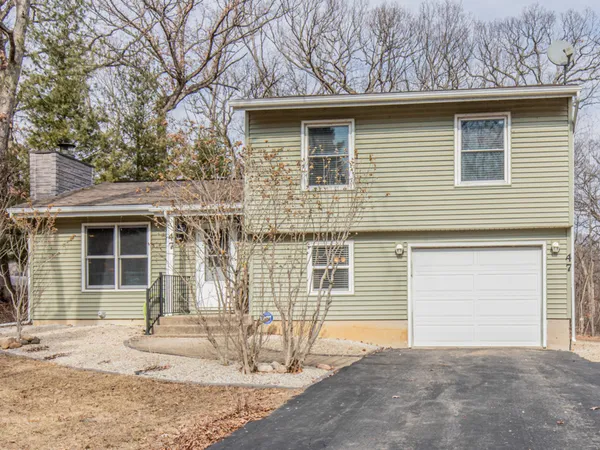 $206,900 | 47 Lake Thunderbird Drive, Putnam, IL 61560