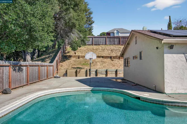 $649,000 | 817 Ketch Court, Rodeo, CA 94572