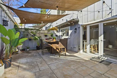 a view of an outdoor space