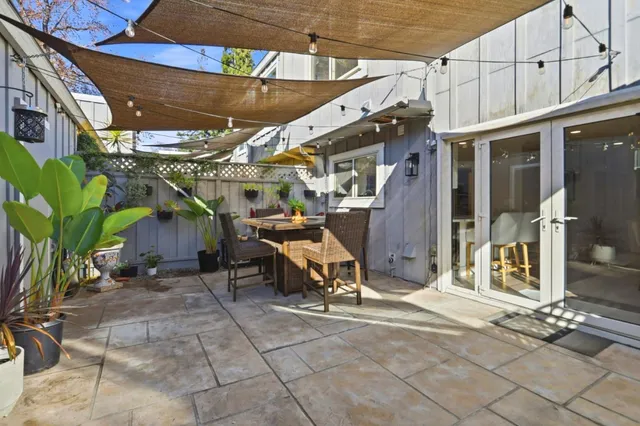 a view of an outdoor space