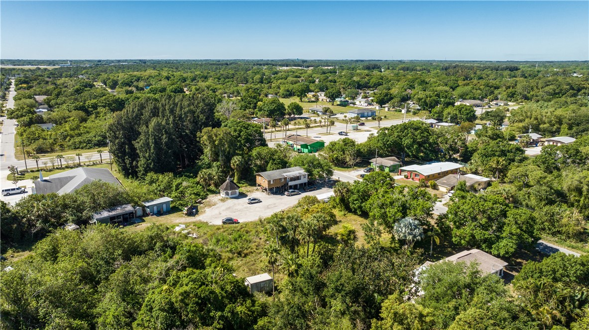 4560 32nd Avenue Vero Beach, FL 32967 - Photo 4 of 13 a view of a garden with houses