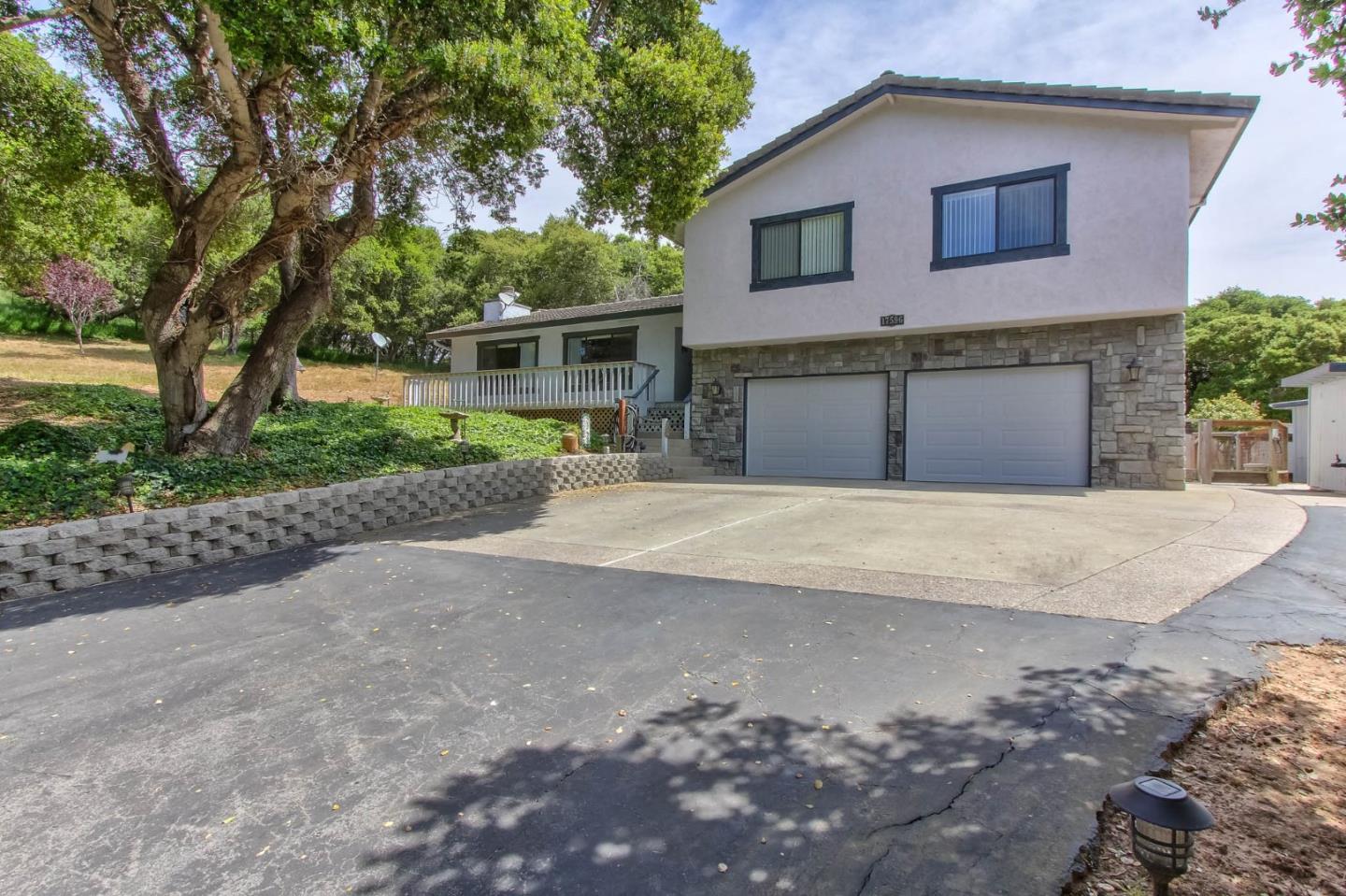 17596 Cross Road Salinas, CA 93907 - Photo 2 of 33 Gallery Image 2