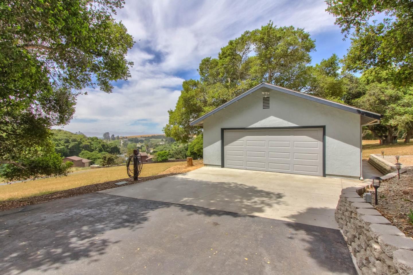17596 Cross Road Salinas, CA 93907 - Photo 9 of 33 Gallery Image 9