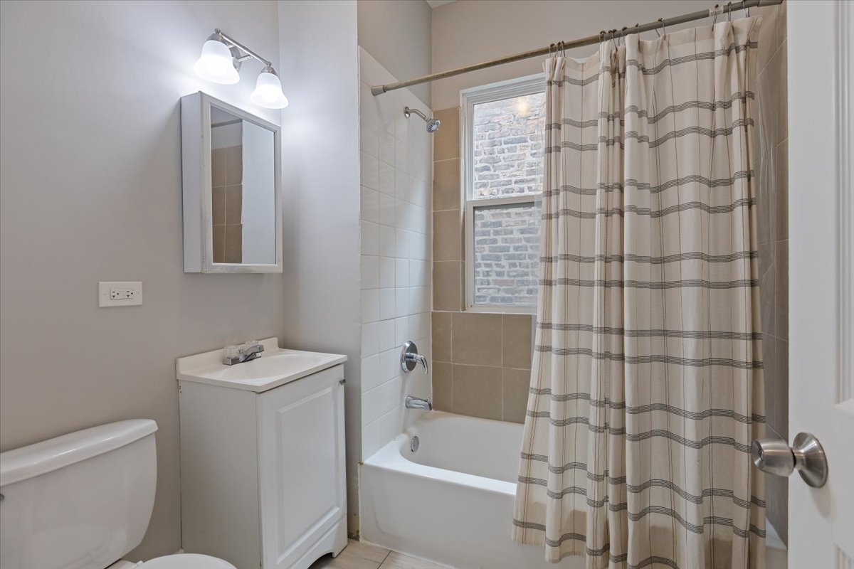 4844 West Rice Street Chicago, IL 60651 - Photo 11 of 33