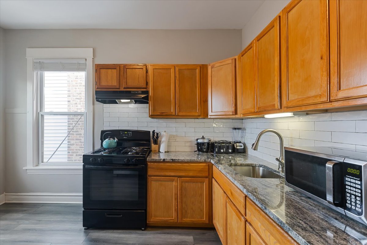 4844 West Rice Street Chicago, IL 60651 - Photo 13 of 33