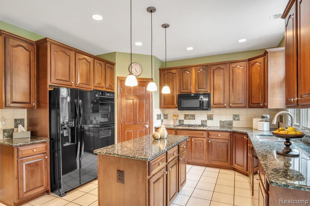 1806 Skyline Drive Rochester Hills, MI 48306 - Photo 17 of 62