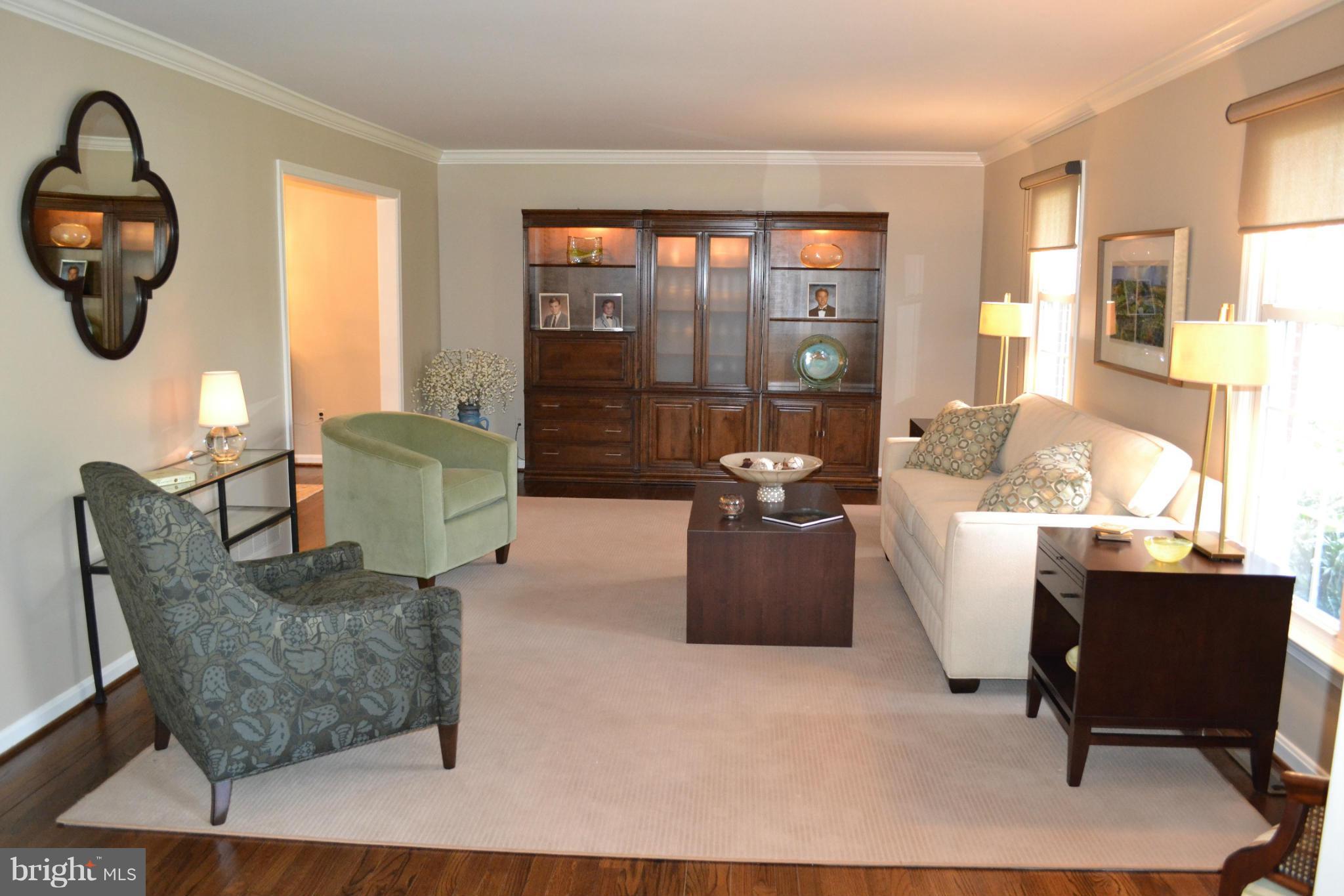 1103 Valewood Road Baltimore, MD 21286 - Photo 12 of 30 Living Room